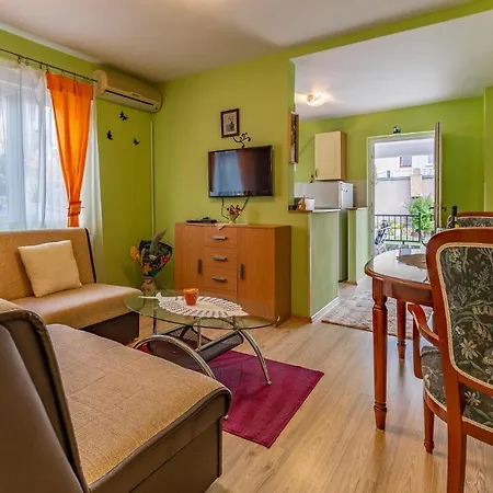 1 Bedroom Front In